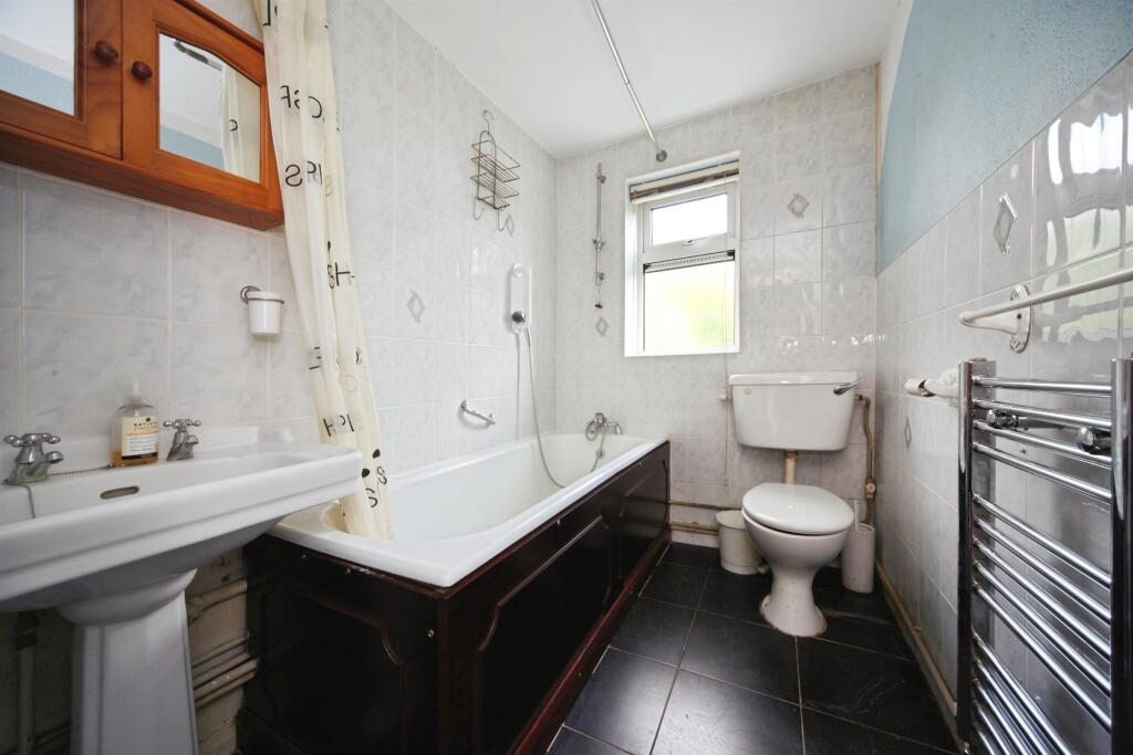 Apartment in Luton - View 3
