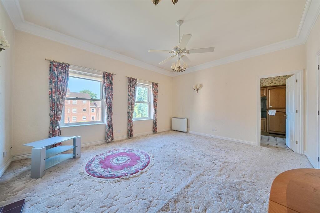 16 Sandringham Court, Shrewsbury, SY3 8LL photo 4