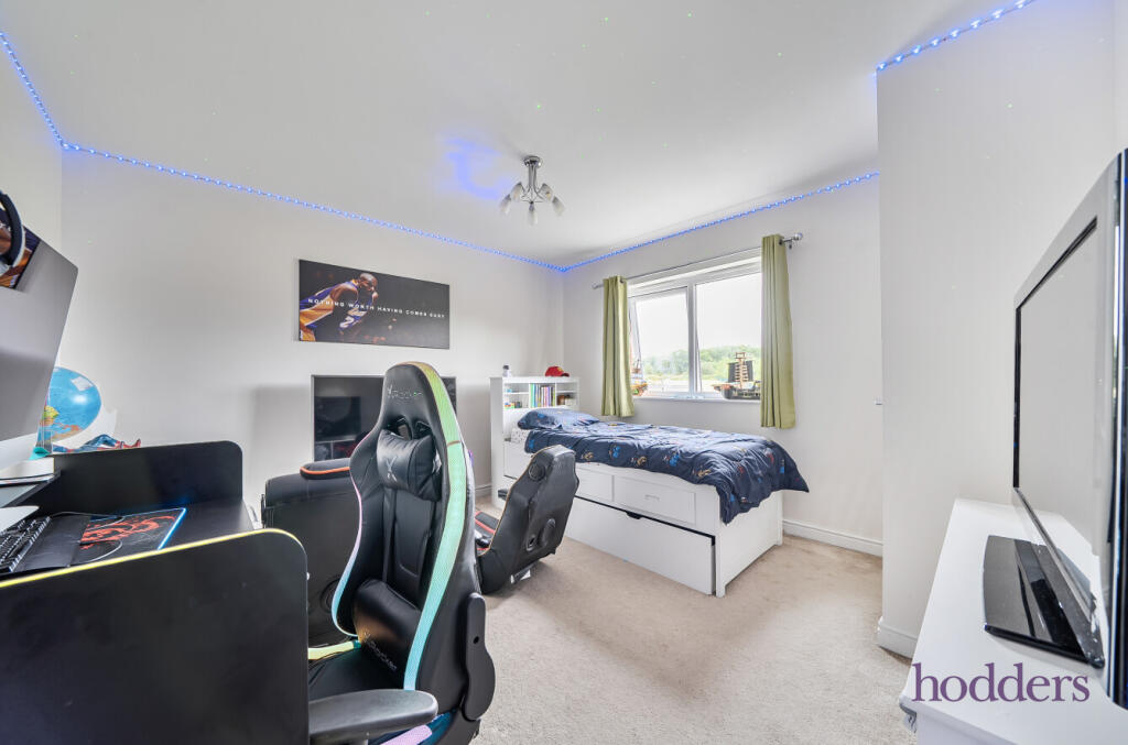House in Runnymede, Addlestone - View 5