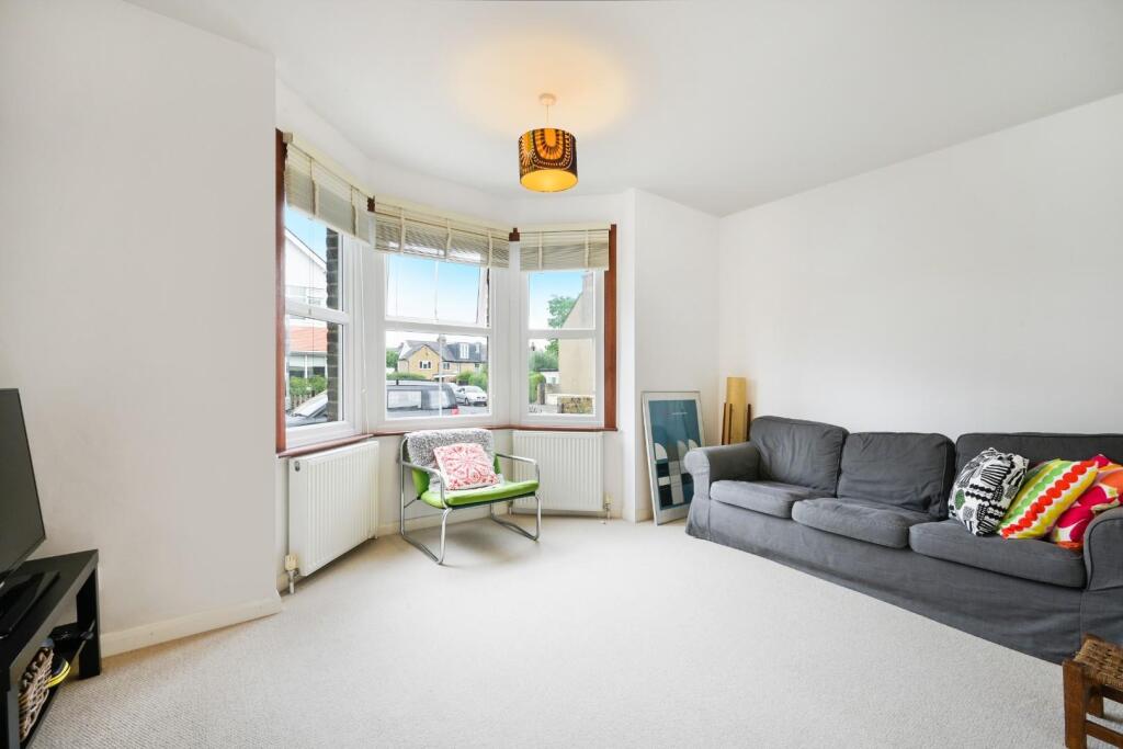 House in Kingston upon Thames - More