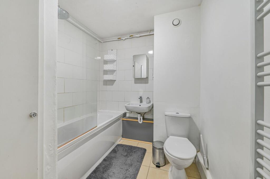 Apartment in London - View 5