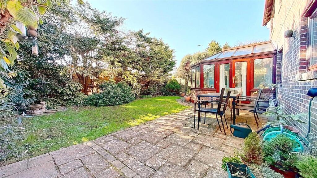 Grantsmead, North Lancing, West Sussex, BN15 photo 3