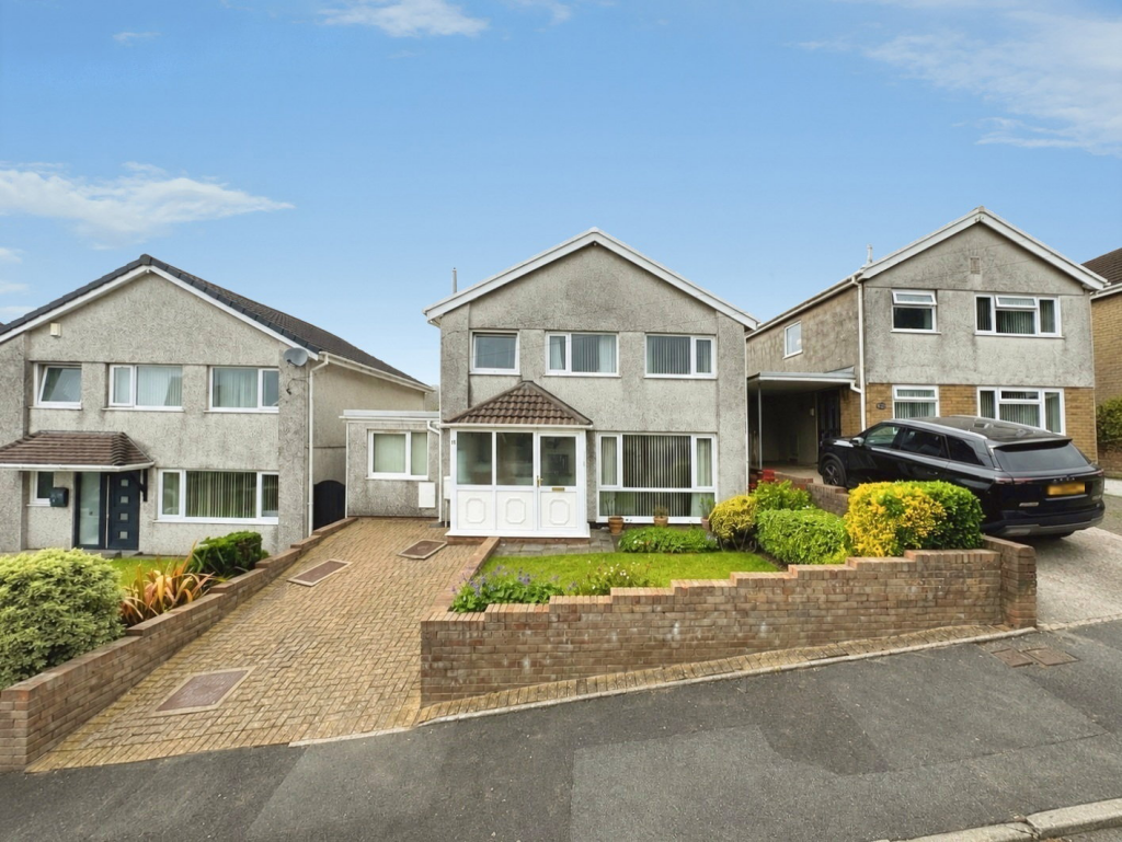 4-bed detached on Tyn Y Twr, Baglan, Port Talbot, SA12 8YB, £300,000