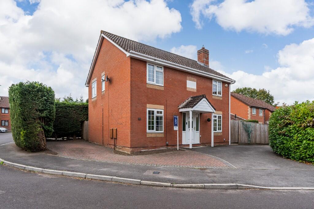 Main image of property: Lucerne Gardens, Hedge End, SO30