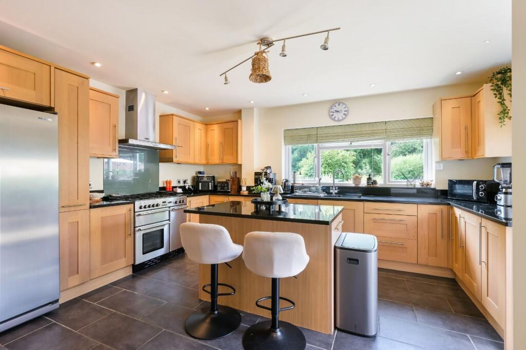 House in Epsom, West Ewell - View 4
