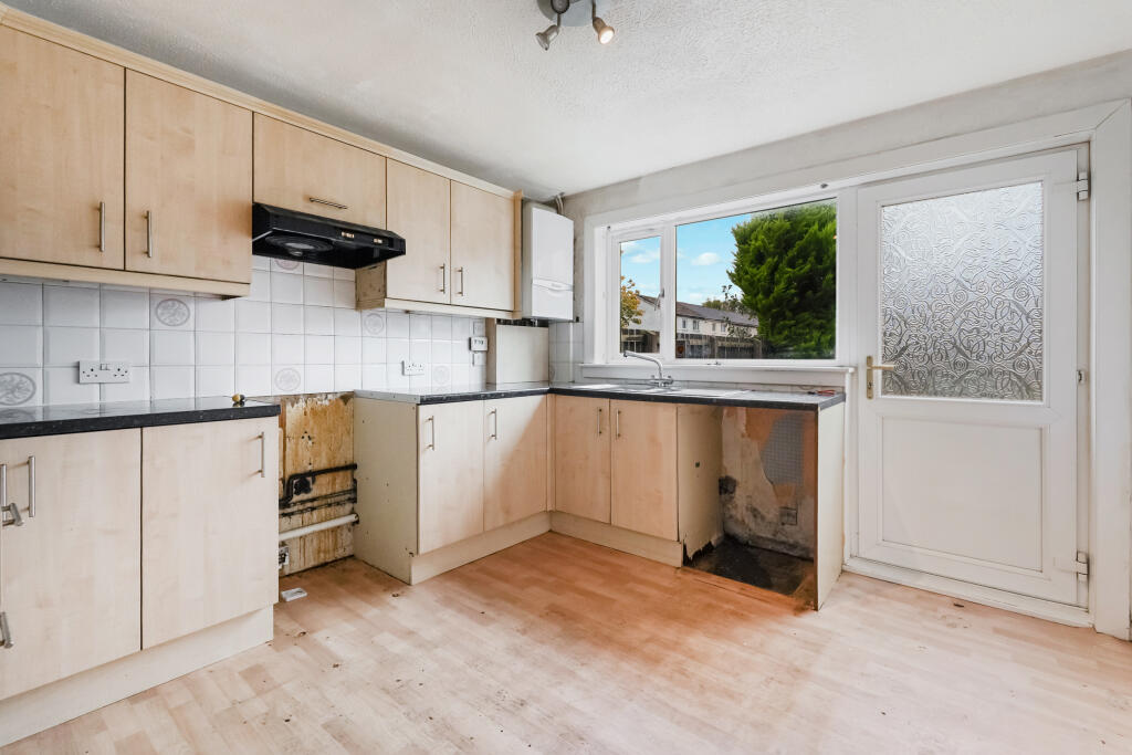 11 Stonebank, Ladywell, Livingston, West Lothian photo 3