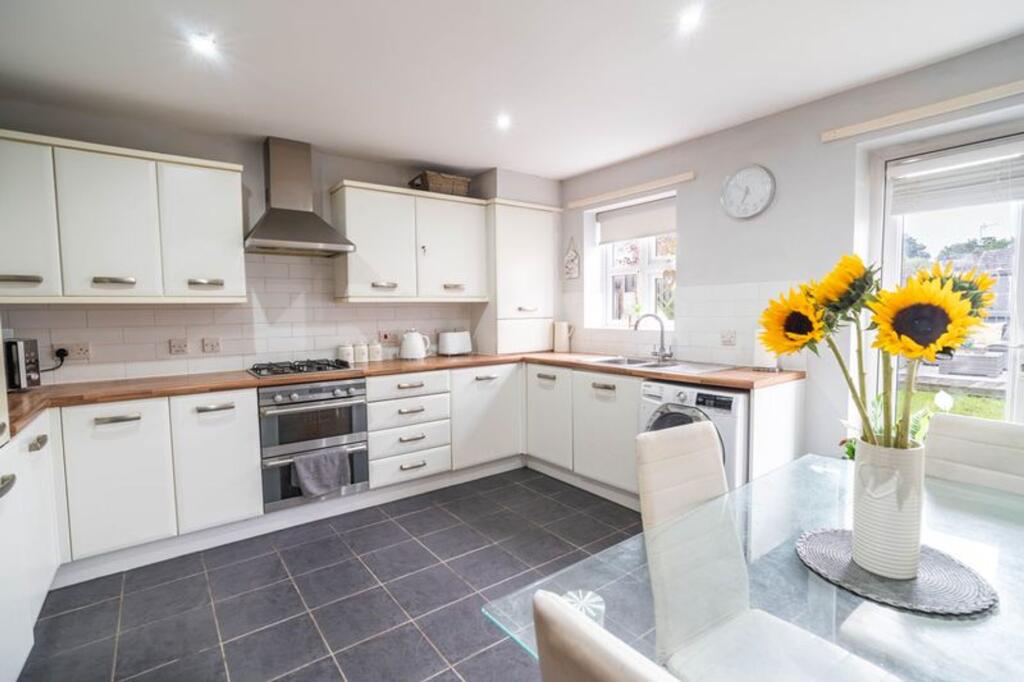 House in Hull - View 2