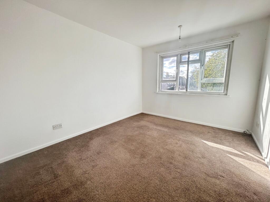 Main image of property: The Broadway, Thatcham, Berkshire, RG19
