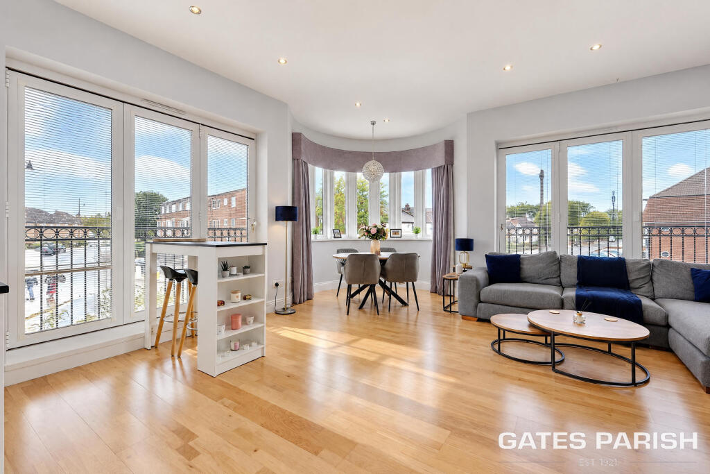 Apartment in Romford, Gidea Park - View 2