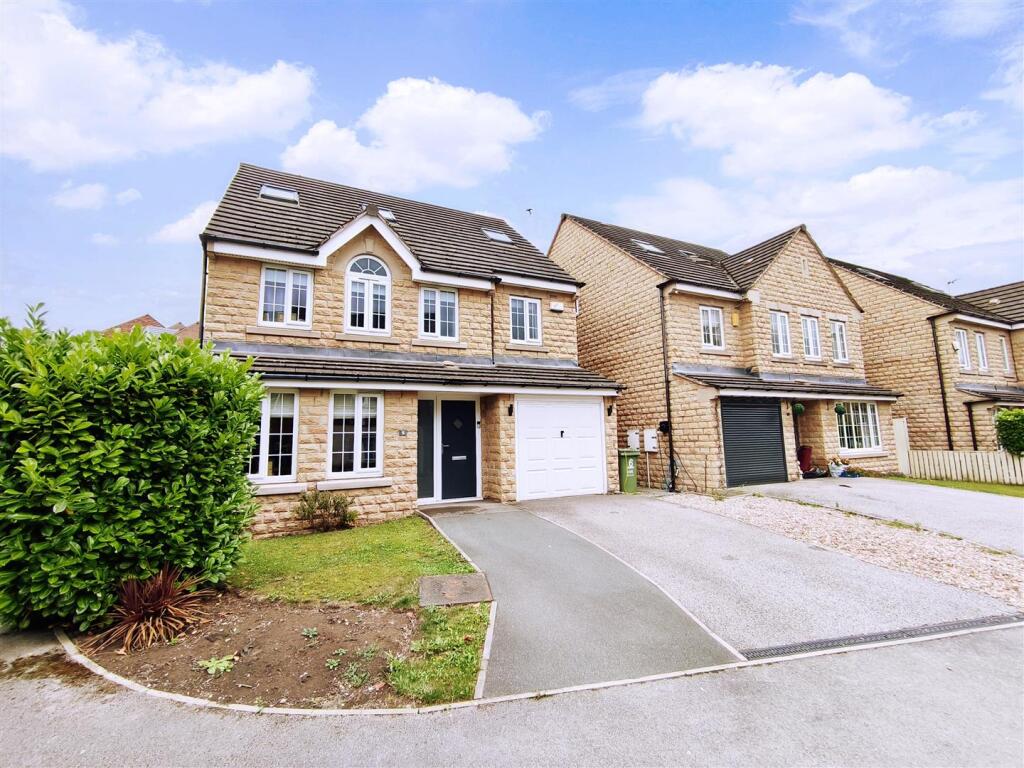 5-bed detached on Silverwood Road, Woolley Grange, Barnsley, £380,000