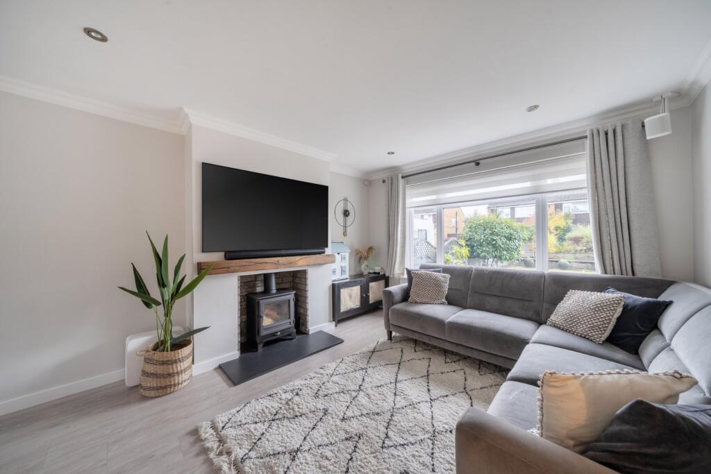 Barrs Road, Taplow, Buckinghamshire, SL6 photo 2