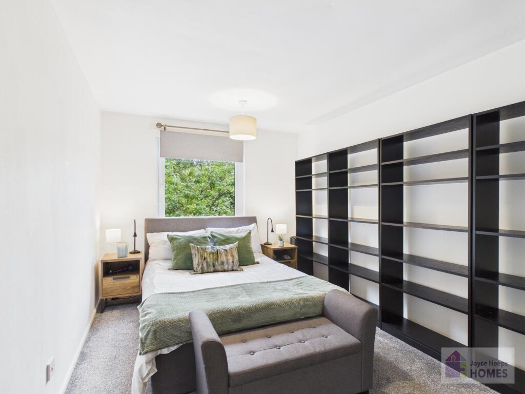 Apartment in East Kilbride, Brancumhall Estate, St Leonards - More