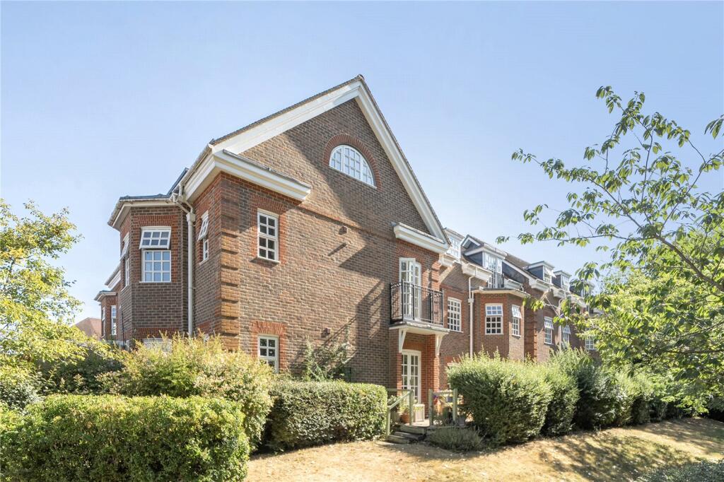 Main image of property: Ravens Court, Castle Village, Berkhamsted, Hertfordshire, HP4