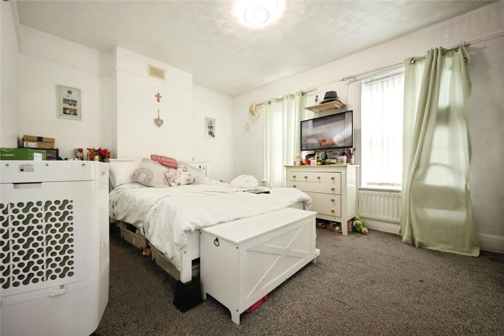 House in Luton - View 5