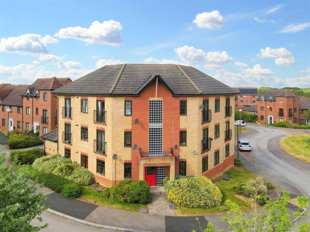2-bed flat on Exbury Lane, Westcroft, Milton Keynes, £190,000