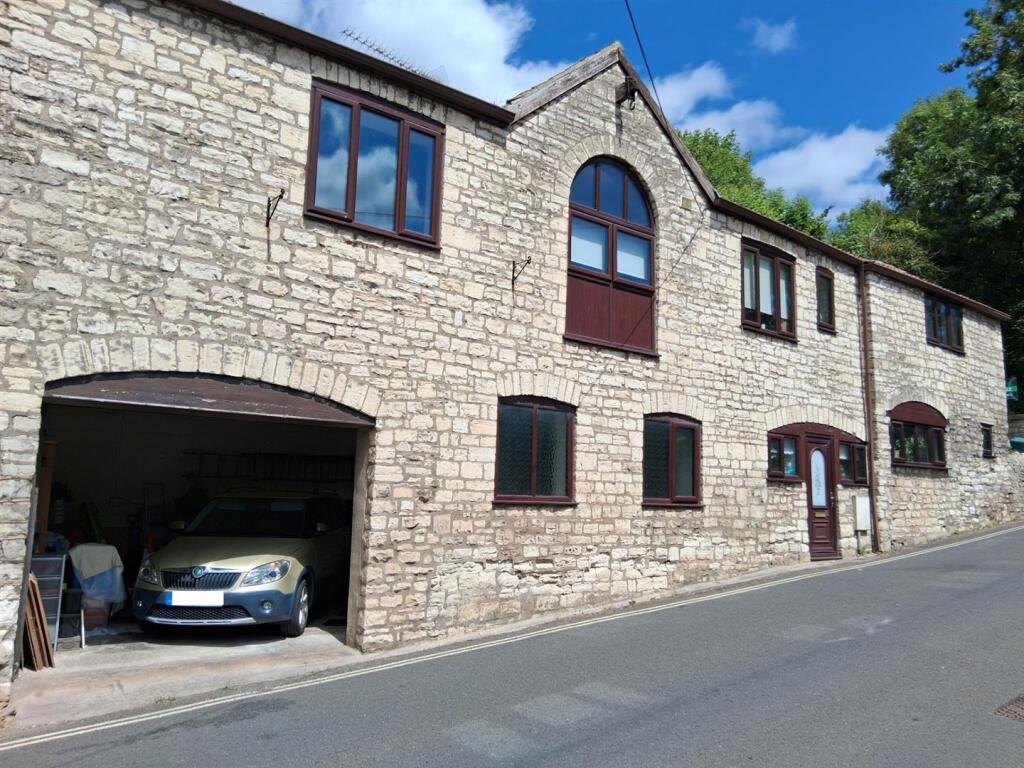 Main image of property: Bath Old Road, Radstock