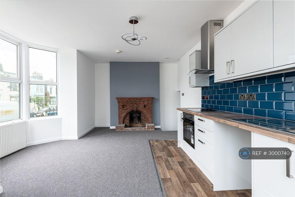 Apartment in Canterbury - View 3