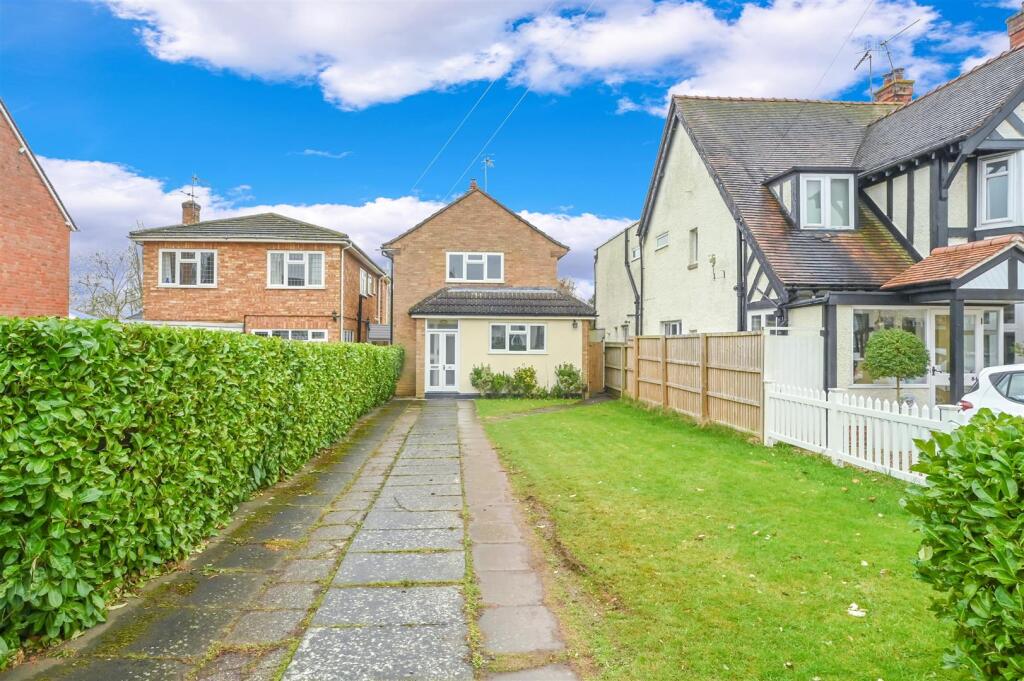 2-bed detached on Shottery Road, Stratford-Upon-Avon, £425,000