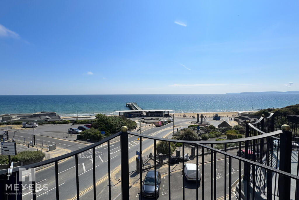 Apartment in Bournemouth, Boscombe - More