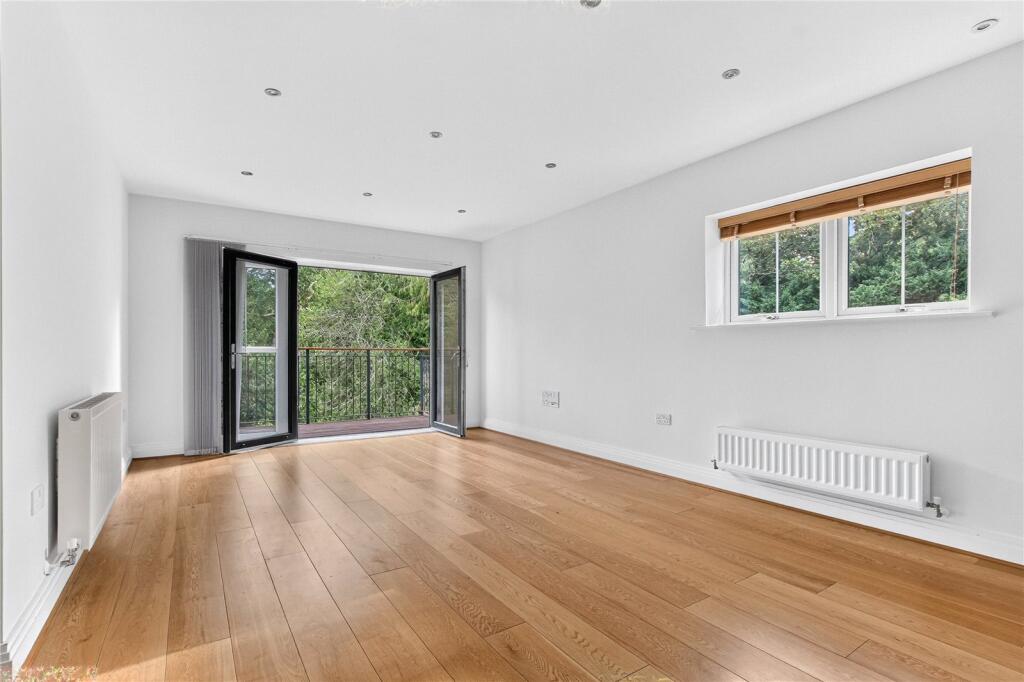 Apartment in Reading - View 4