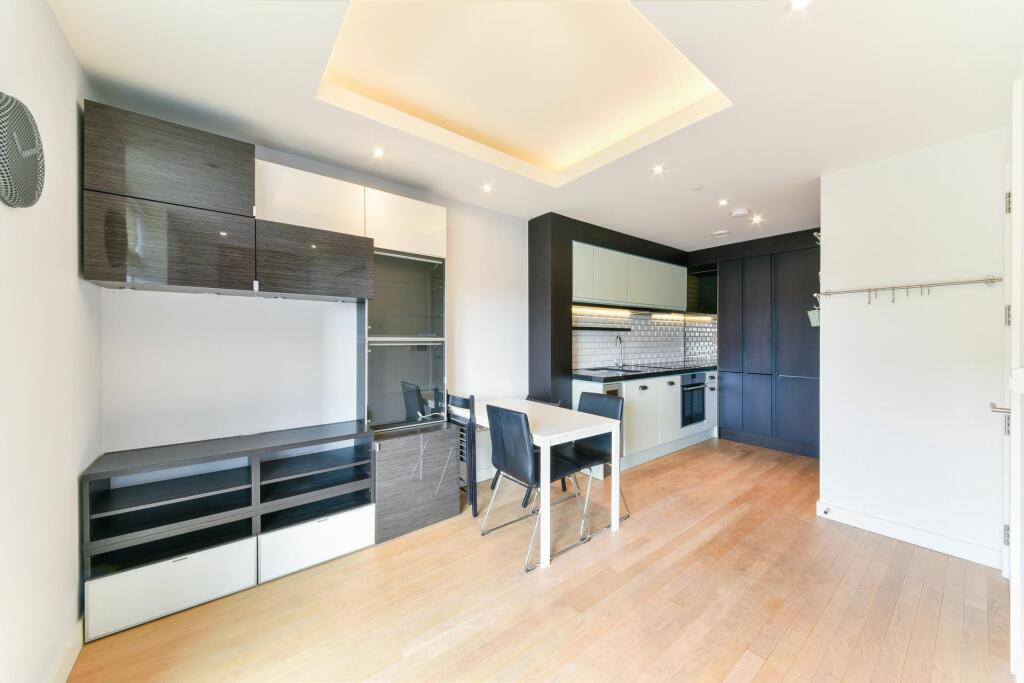 Main image of property: Park Vista Tower, 5 Cobblestone Square, London, E1W