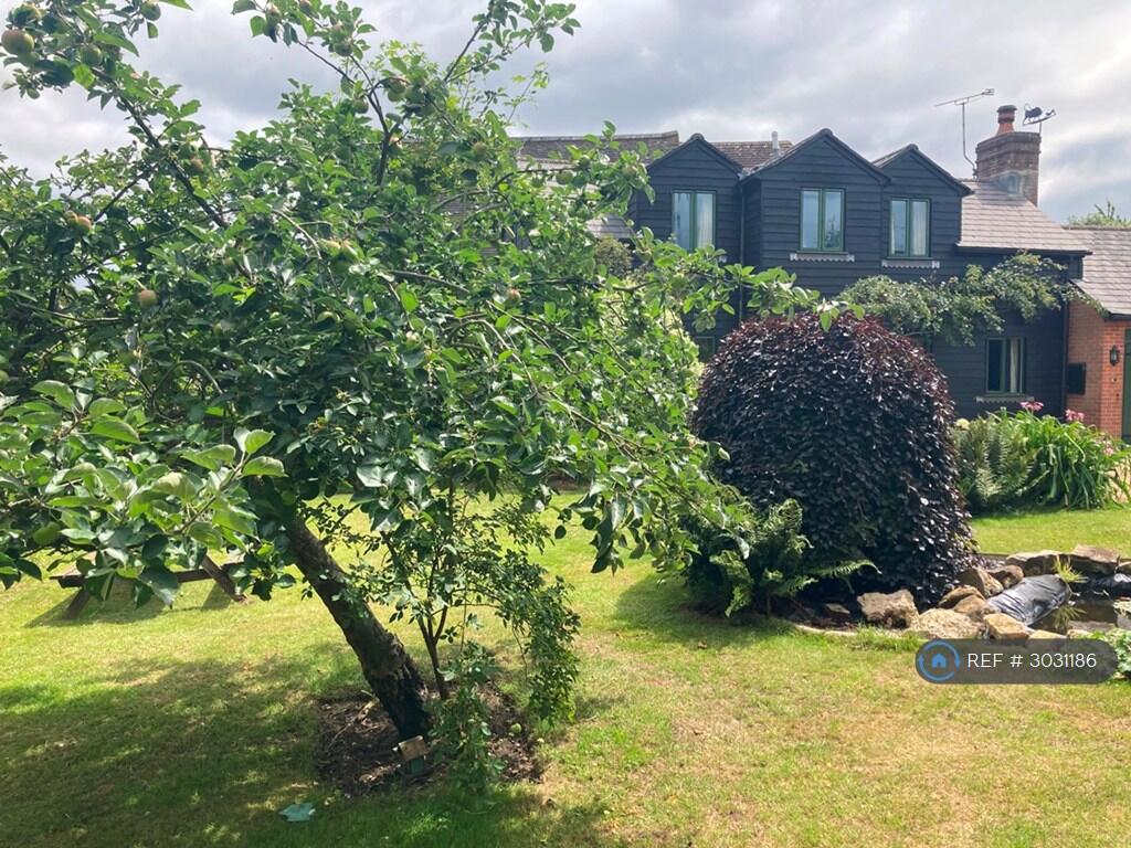 House in Uckfield, Splaynes Green, Fletching - View 4