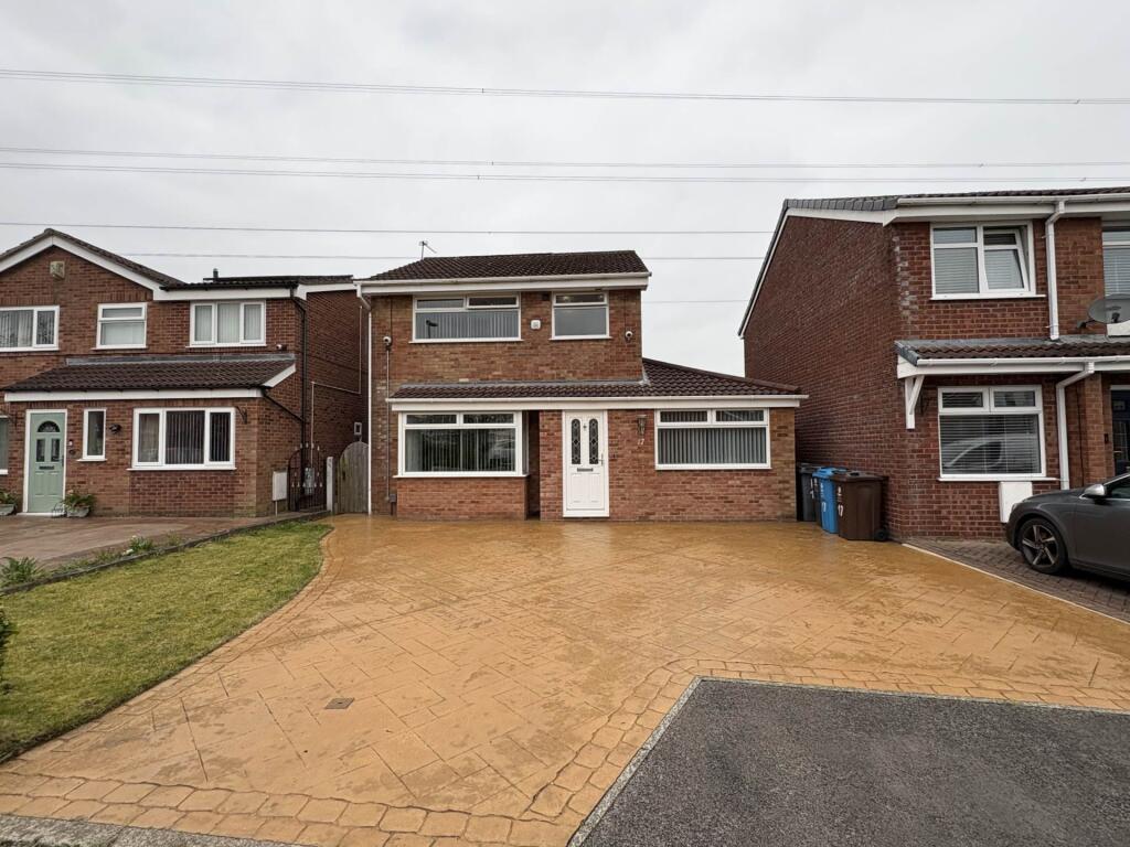 Main image of property: 17 Cherrywood, Oldham, OL9 9TX