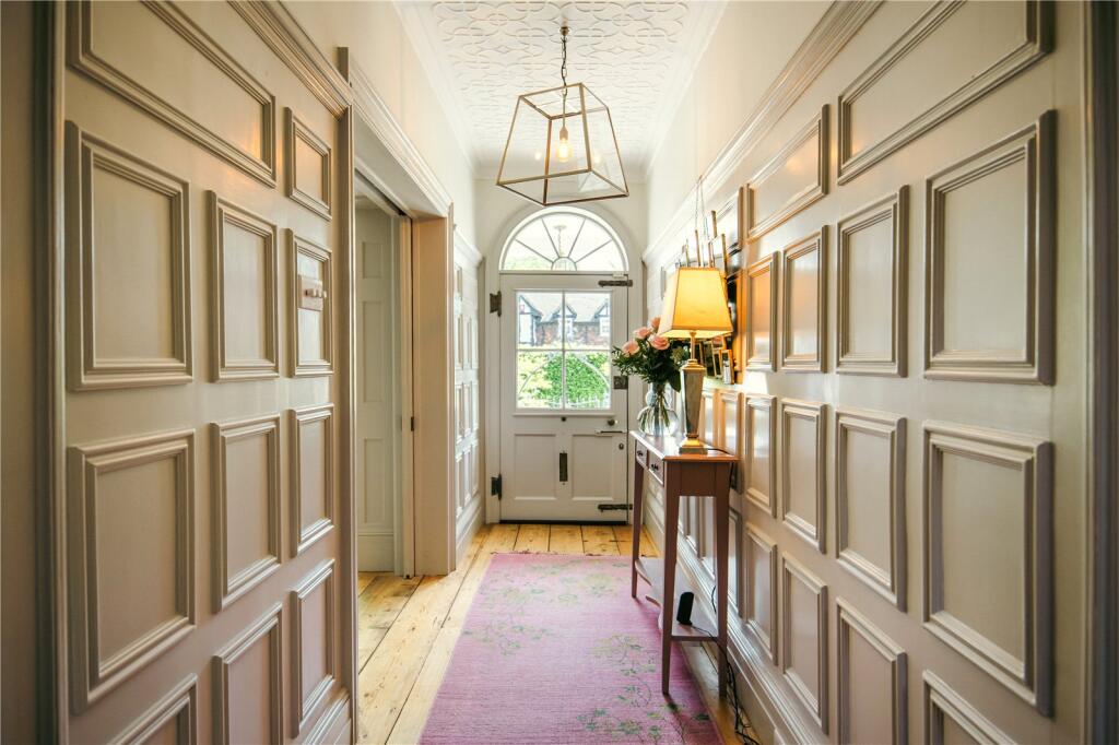 Arbrook Lane, Esher, Surrey, KT10 photo 4