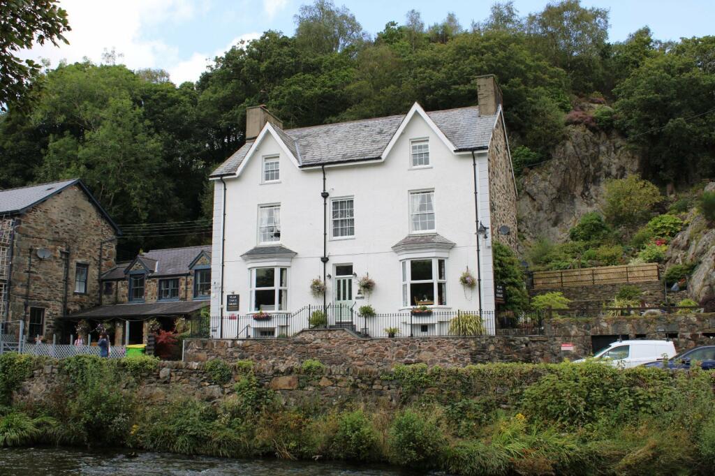 Smith Street, Beddgelert, Caernarfon, Gwynedd, LL55 photo 2