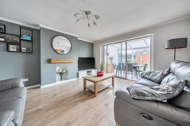 Elm Grove, Bisley, Woking photo 4