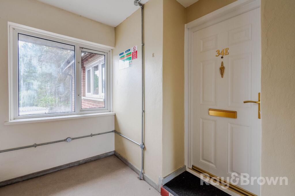 Apartment in Cardiff, Llanishen - View 5