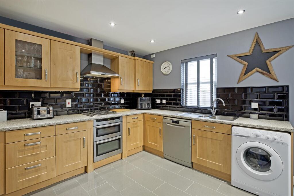 9 Fairgray Close, Ripon photo 3
