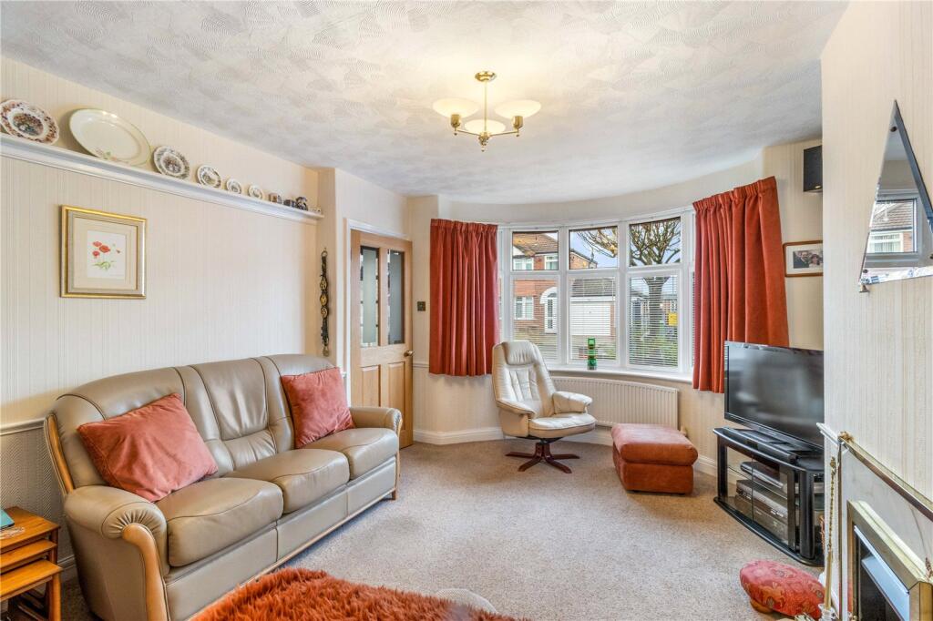 Crofton Avenue, Timperley, Altrincham, Greater Manchester, WA15 photo 4