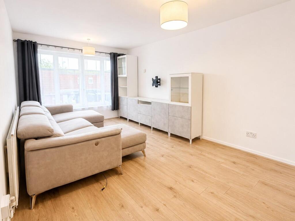 Main image of property: Farnham Gardens, London