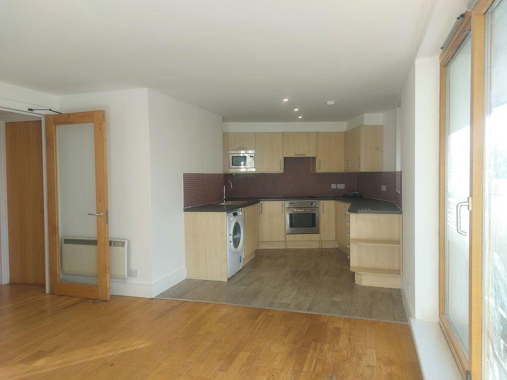 Apartment in Kingston upon Thames - View 4
