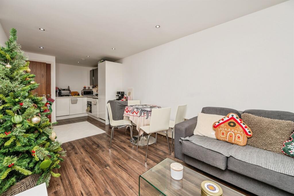Apartment in Birmingham, Calthorpe Fields - View 2