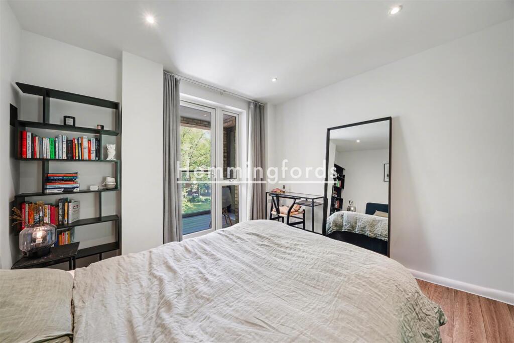 Apartment in London - More