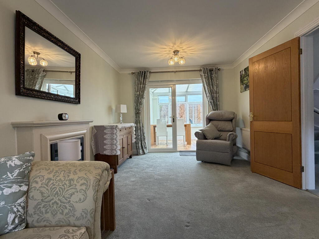 St Andrews Close, Sutton, Ely, Cambs photo 2