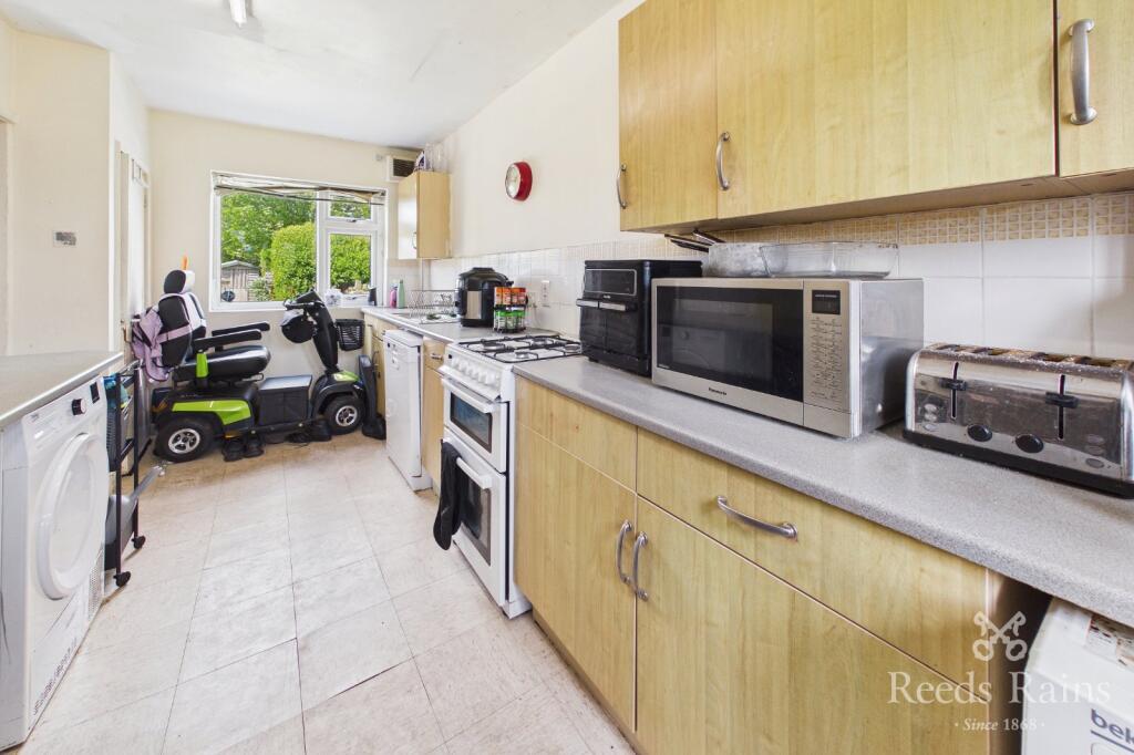Fifth Avenue, Rothwell, Leeds, West Yorkshire, LS26 photo 3