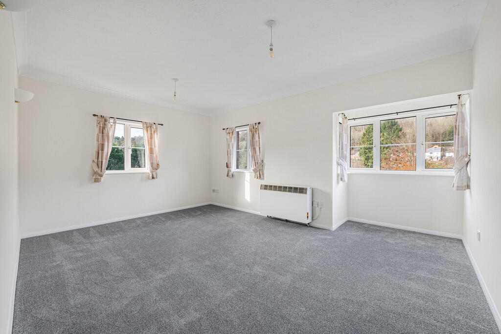 Apartment in Tandridge, Caterham Valley - View 4