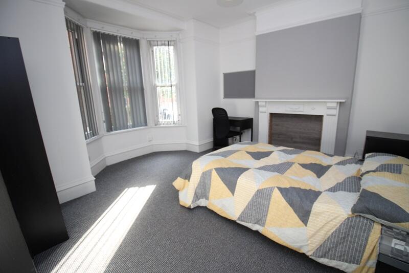 Main image of property: **STUDENT  LETTING 26/27** ALL INCLUSIVE 6 BED HOUSE WEST PARADE 