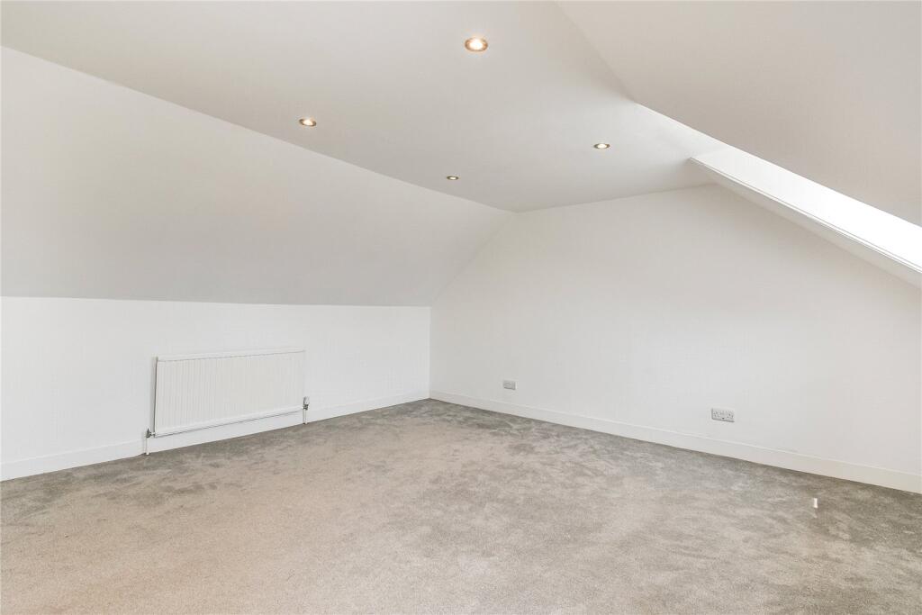 London Road, Newbury, Berkshire, RG14 photo 2