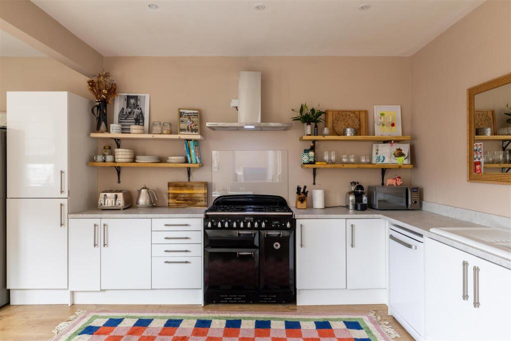 House in Redhill, Earlswood - More