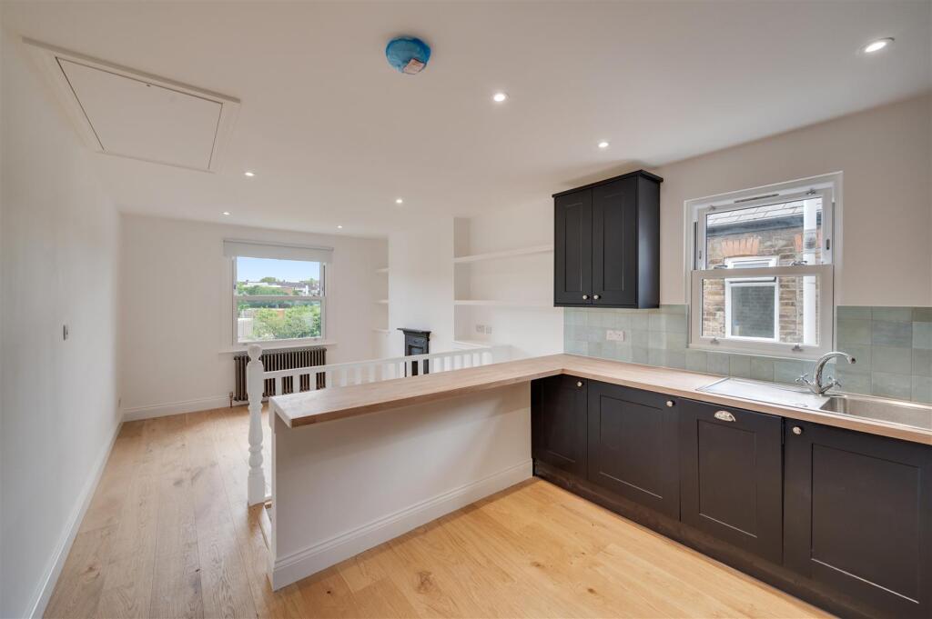 2 bedroom maisonette for rent