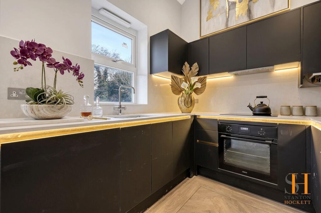 Apartment in East Hertfordshire, Hockerill, Bishop's Stortford - View 3