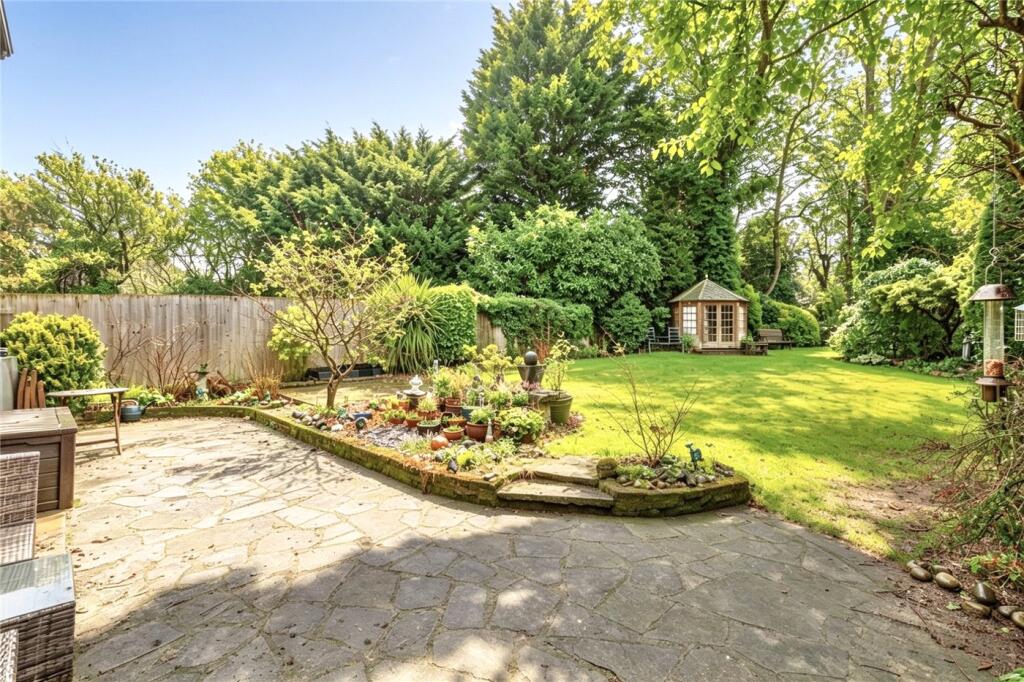 House in Buckinghamshire, Beaconsfield - View 3