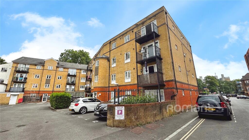 Main image of property: High Street, Aldershot, Hampshire