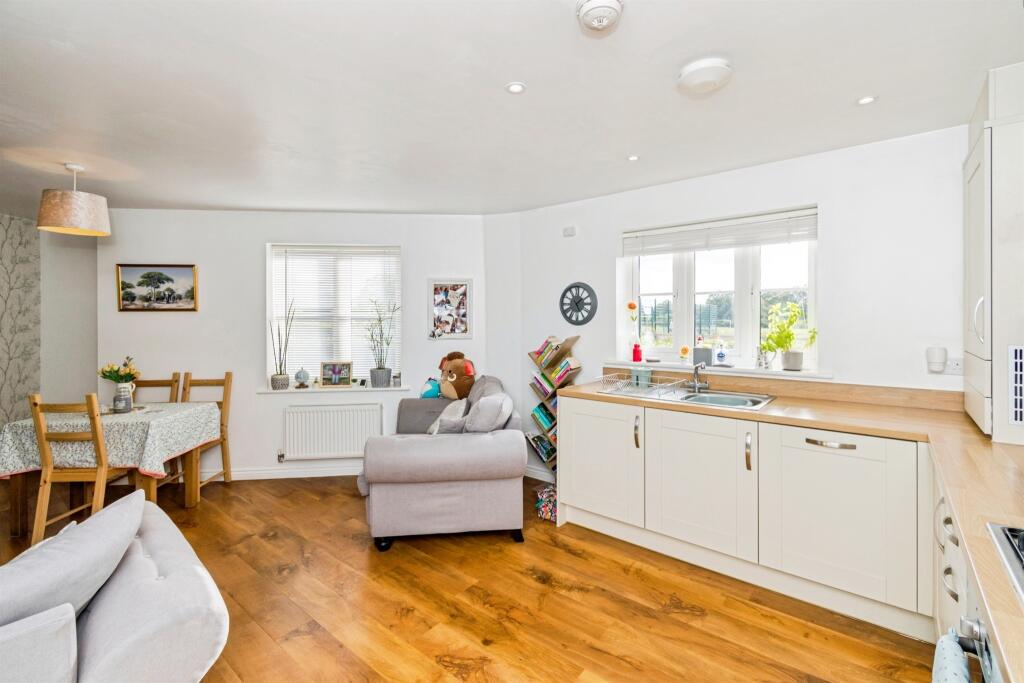 Apartment in Romsey, Wisteria Gate - More
