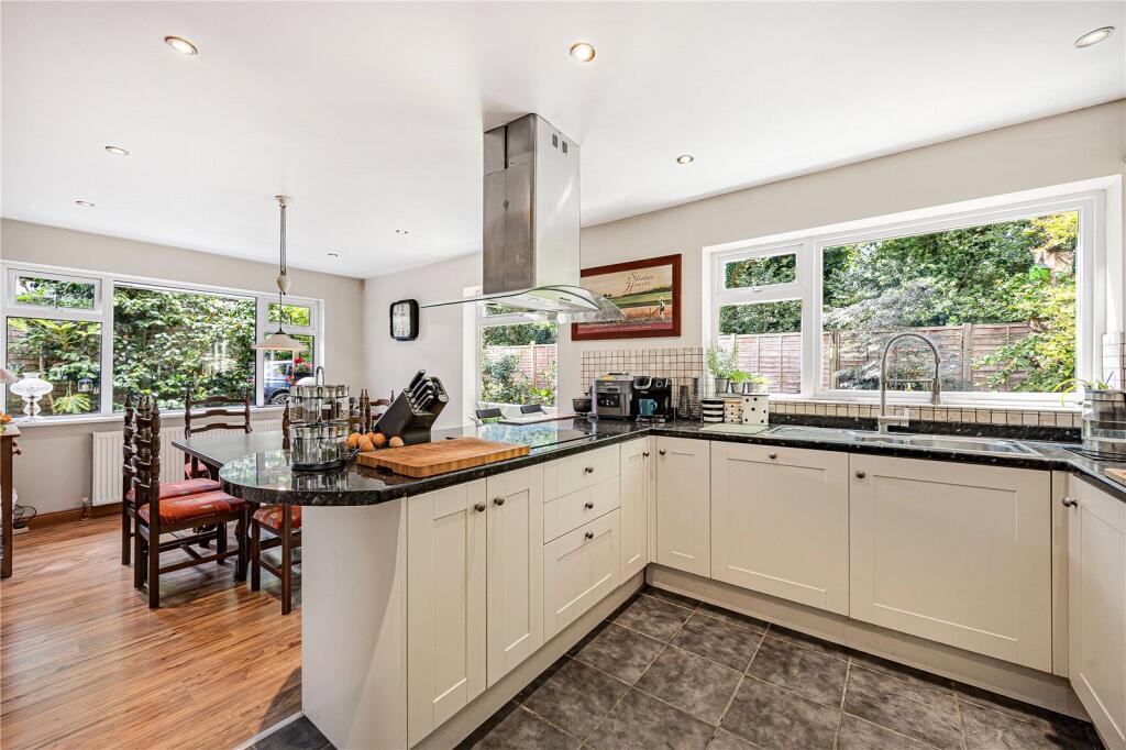 Pinewood Avenue, Crowthorne, Berkshire, RG45 - View 3