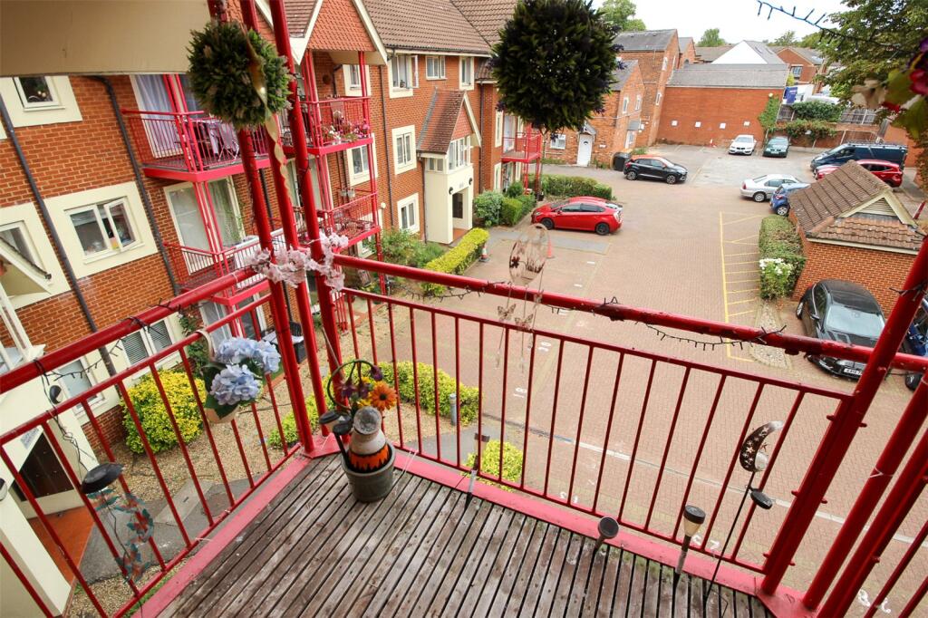 Apartment in Milton Keynes - View 3